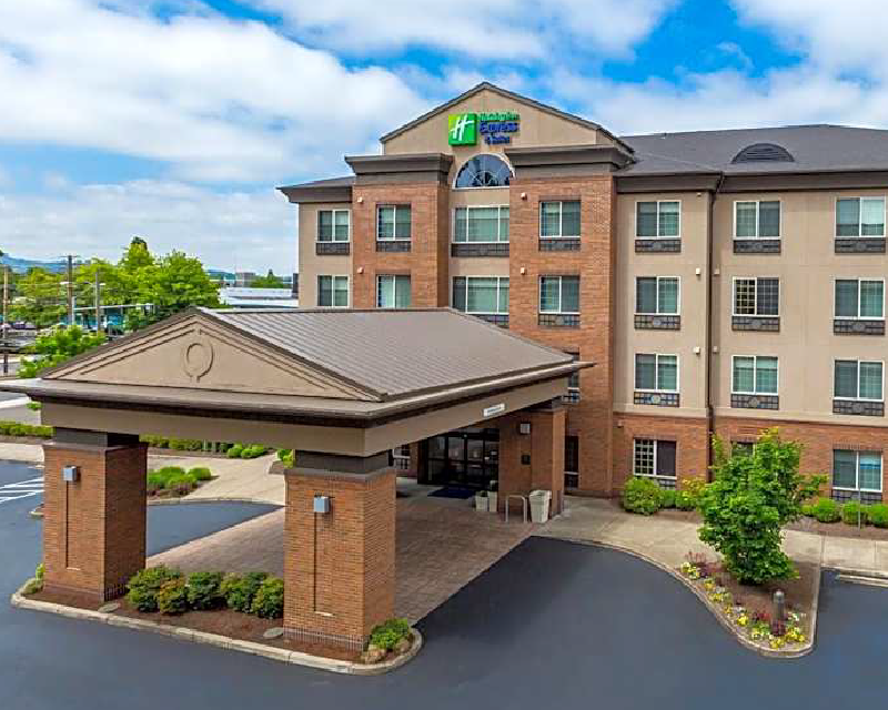 Performance Summit NWR_Hotel 800x640.png